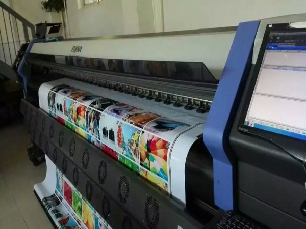 力奇廣告噴繪-材料倉庫